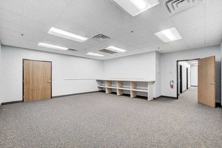 More Photos Of 200 Sunpac Ave, Henderson Warehouse For Sale