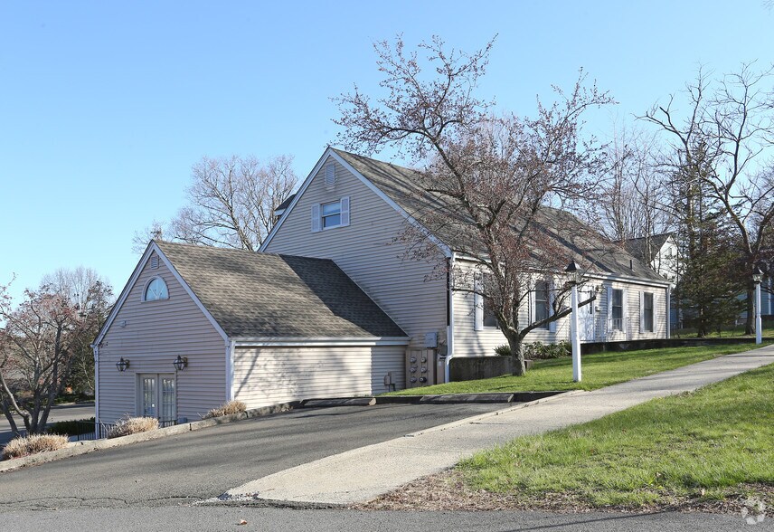 More Photos Of 558 Maple Ave, Cheshire Office For Sale