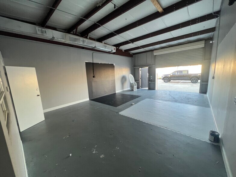 More Photos Of 5449 Benchmark Ln, Sanford Warehouse For Lease