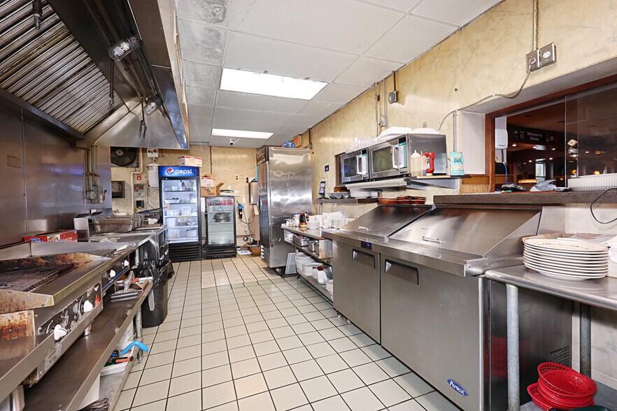More Photos Of 128 Maple St, Manchester Restaurant For Sale