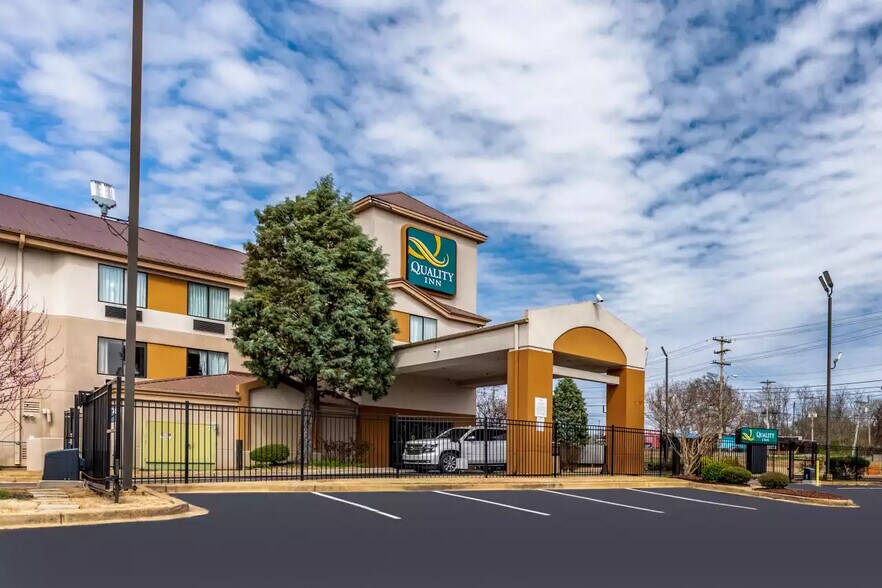 More Photos Of 2855 Old Austin Peay Hwy, Memphis Hotel For Sale