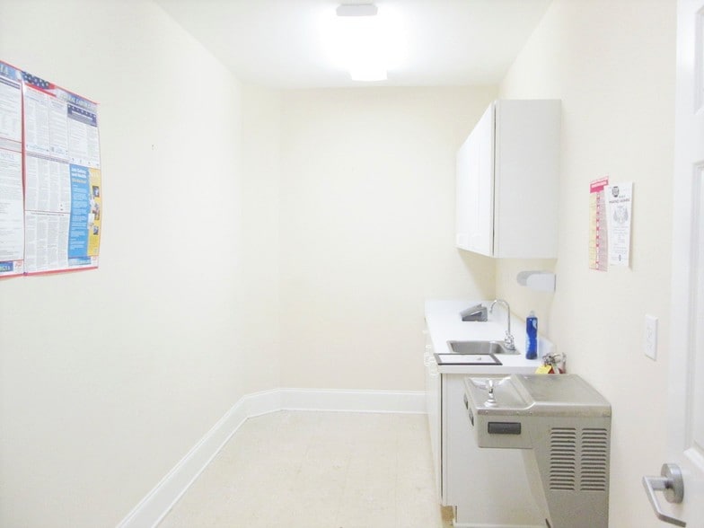 More Photos Of 4568 Lawrenceville Hwy NW, Lilburn Office For Sale