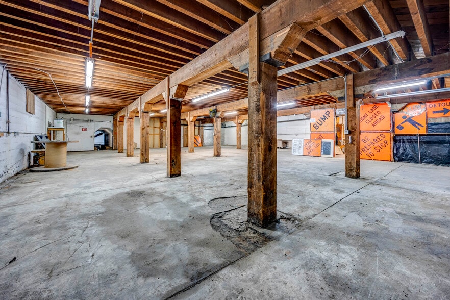 More Photos Of 206 N Benton St, Kennewick Warehouse For Lease