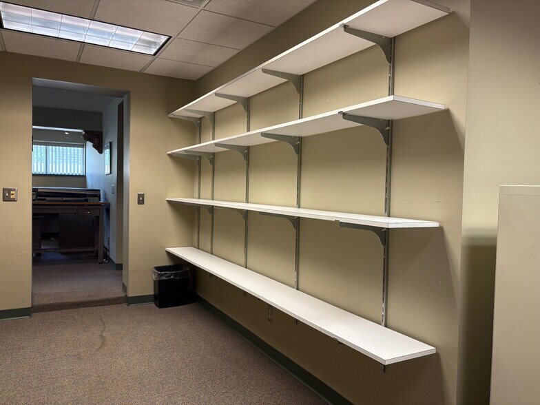 More Photos Of 1822 Ford Ave, Wyandotte Office For Sale