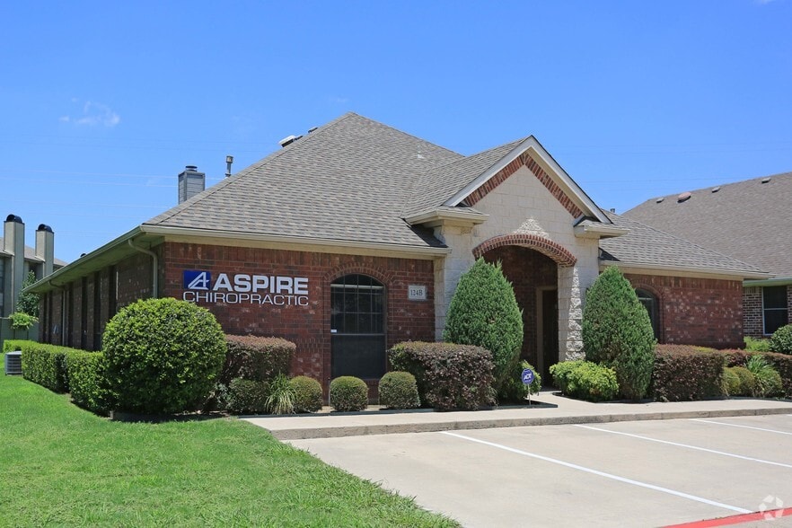 More Photos Of 124 W Harwood Rd, Hurst Medical For Lease