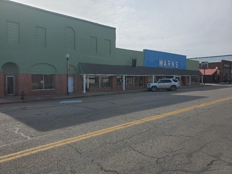 More Photos Of 507 Broadway St, Okemah Department Store For Sale