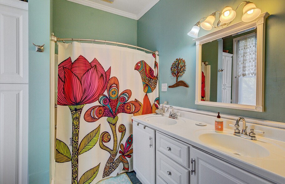 More Photos Of 112 S Magnolia St, Summerville Office Residential For Lease