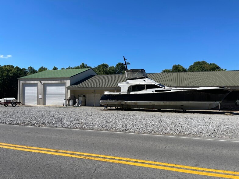More Photos Of 653 Lakeway Dr, Russell Springs Showroom For Sale