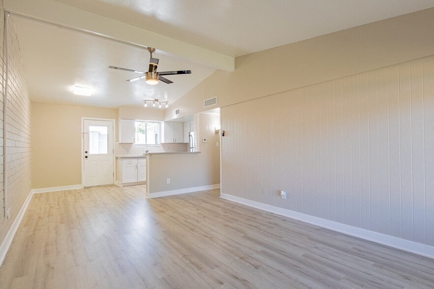 More Photos Of 2620 N 40th St, Phoenix Apartments For Sale