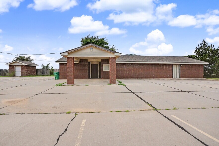 More Photos Of 1220 S Broadway, Hobart Office For Sale