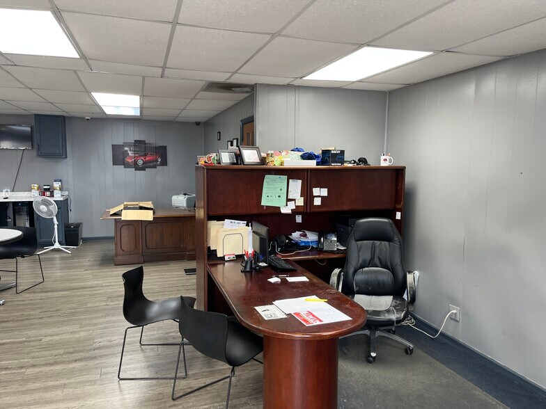 More Photos Of 5013 Park St, Jacksonville Auto Repair For Sale