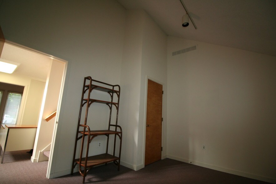 More Photos Of 300 N Pottstown Pike, Exton Office For Lease