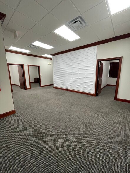More Photos Of 7065 Westpointe Blvd, Orlando Medical For Sale