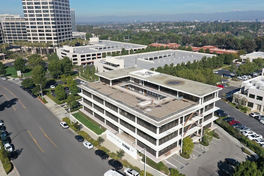 More Photos Of 567 San Nicolas Dr, Newport Beach Office For Lease