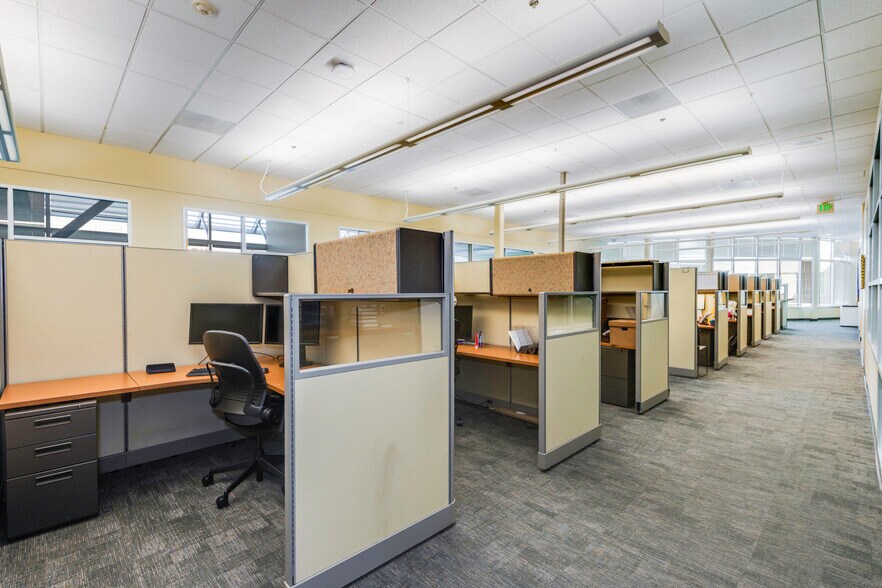 More Photos Of 700 Bay Rd, Redwood City Medical For Lease