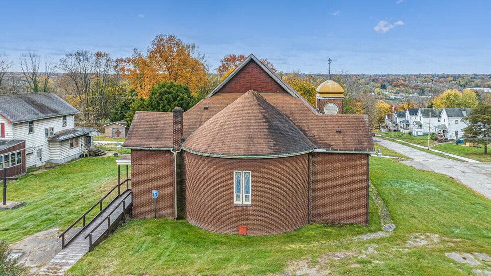 More Photos Of 115 Frank St, Struthers Flex For Sale