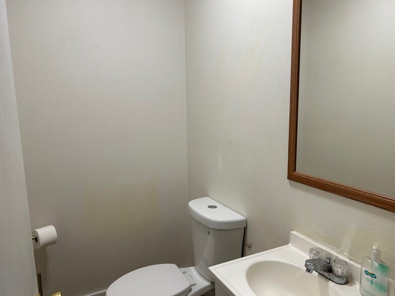 More Photos Of 830 W Duval St, Lake City Office For Lease