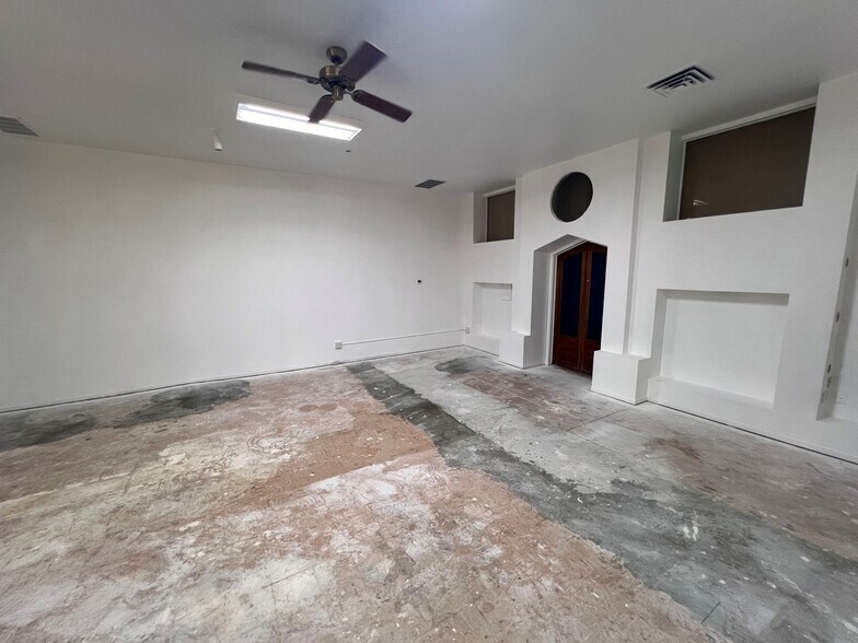 More Photos Of 923 C St, San Rafael Storefront For Sale