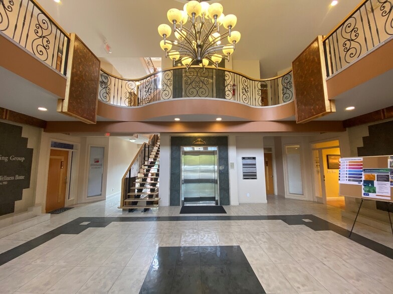 More Photos Of 9650 Commerce Dr, Carmel Office For Lease