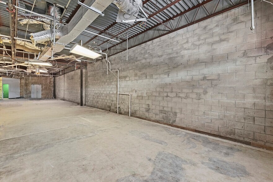 More Photos Of 6001-6197 SE Federal Hwy, Stuart Unknown For Lease