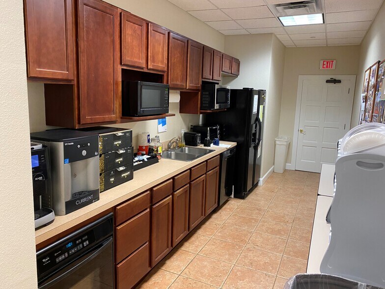 More Photos Of 7351 Office Park Pl, Melbourne Office For Lease