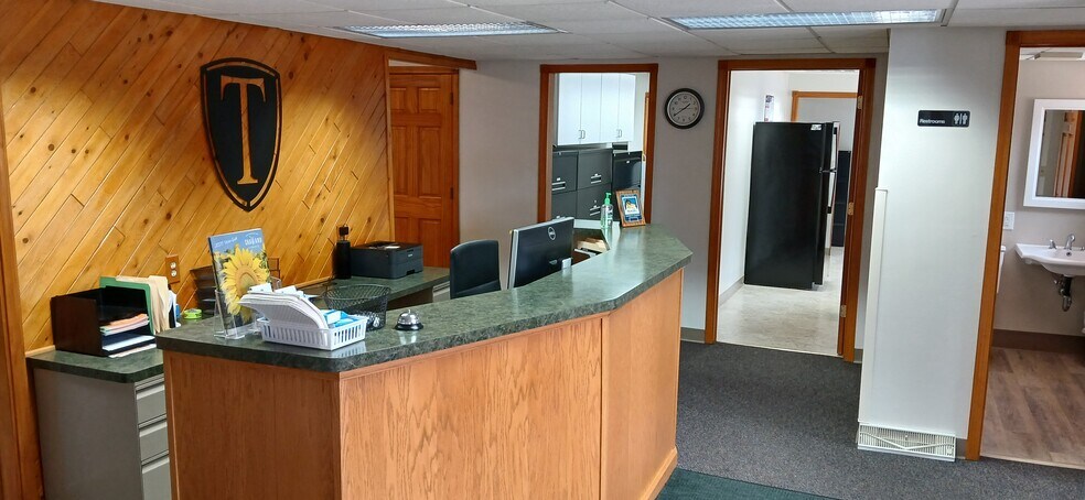 More Photos Of 118 E Division St, Shawano Office For Sale