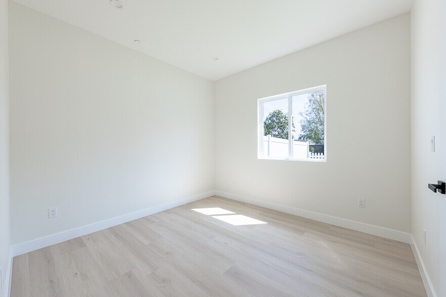 More Photos Of 8004 Shirley Ave, Reseda Multifamily For Sale