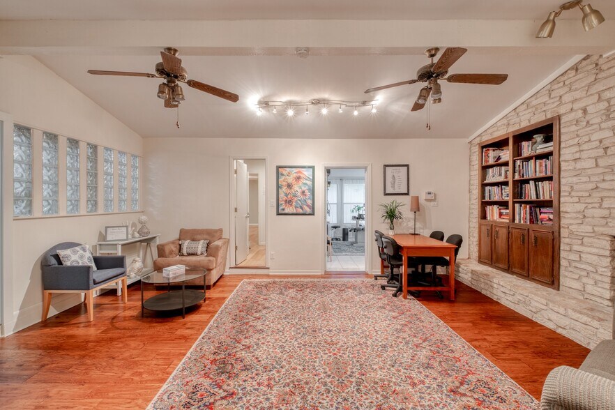 More Photos Of 13803 Ann Pl, Austin Office For Sale
