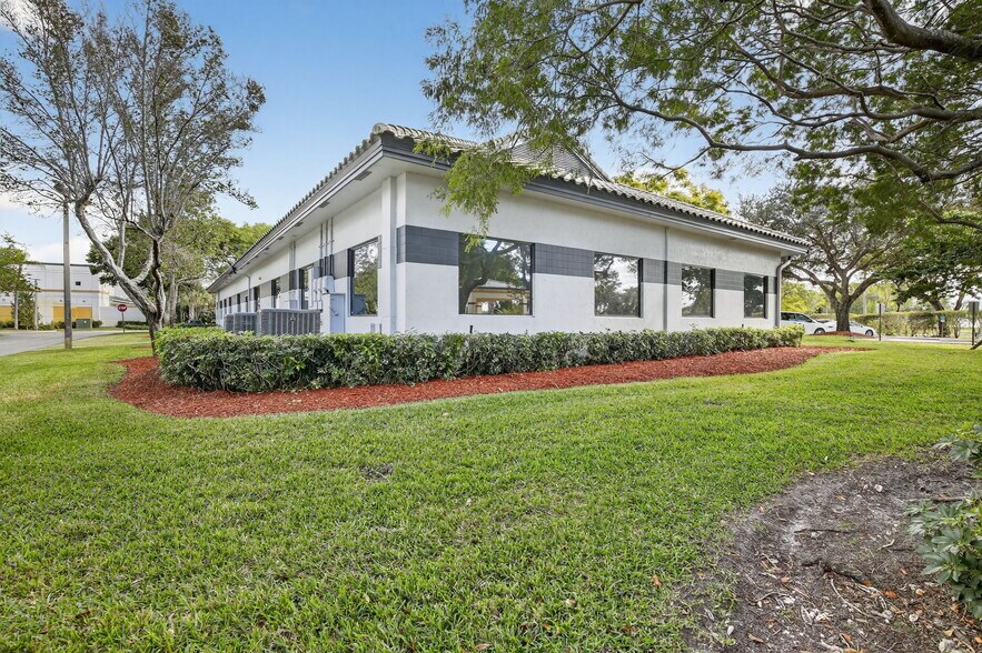 More Photos Of 1007 Shotgun Rd, Sunrise Office For Sale