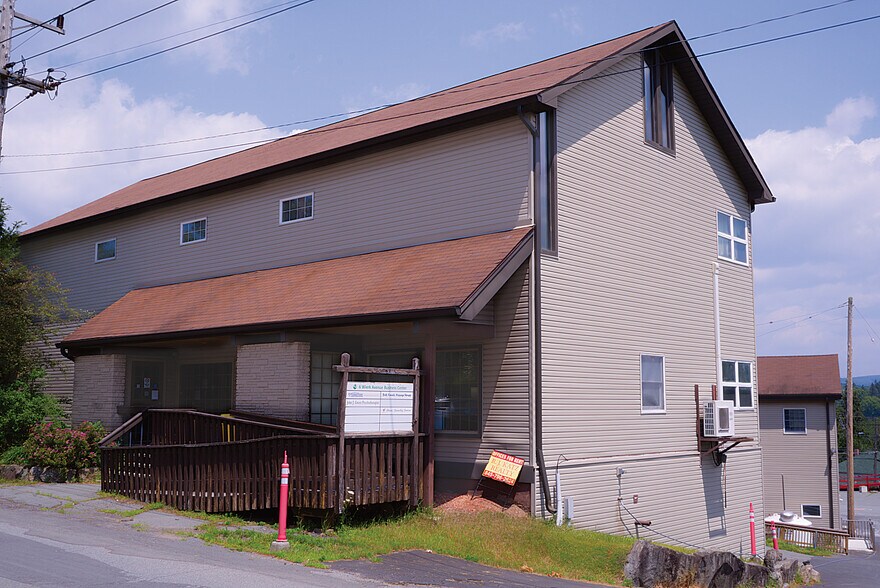 More Photos Of 6 Wierk Ave, Liberty Office For Lease