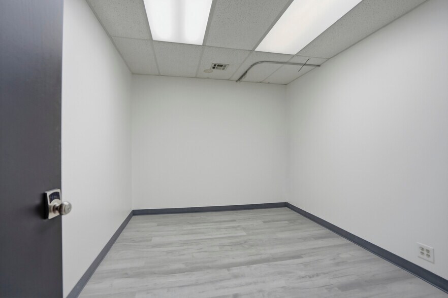 More Photos Of 3227 S Lakewood Ave, Tulsa Office For Sale