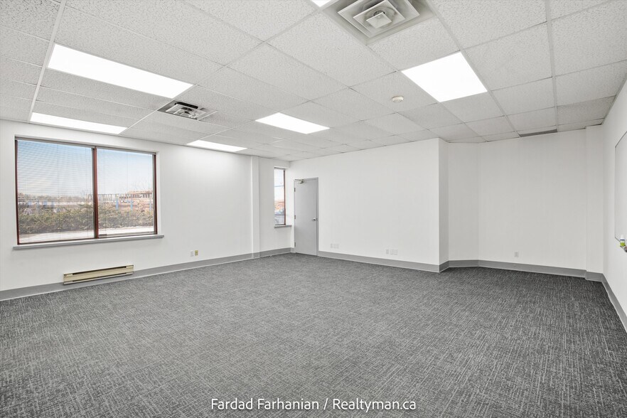 More Photos Of 42 Cardico Dr, Whitchurch-Stouffville Warehouse For Sale