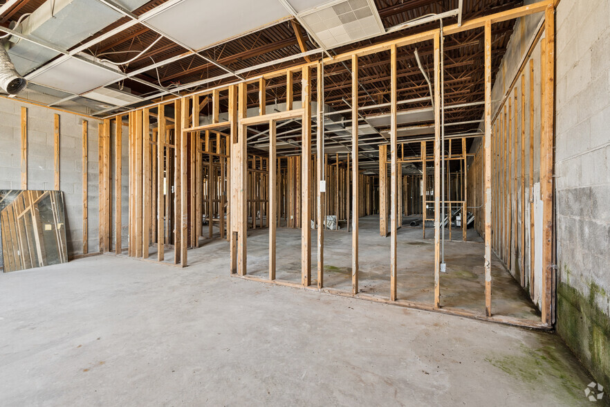 More Photos Of 38116-38160 S Gratiot Ave, Clinton Township Freestanding For Sale
