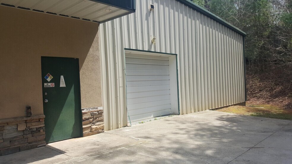 More Photos Of 25 Long Shoals Rd, Arden Freestanding For Lease