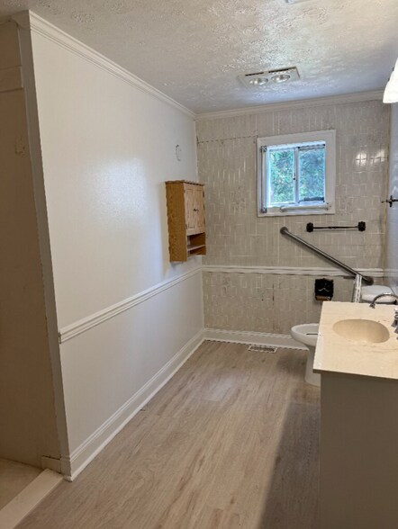 More Photos Of 506 General Courtney Hodges Blvd, Perry Coworking Space