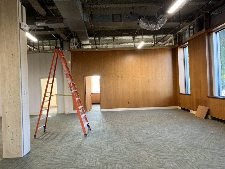 More Photos Of 4 Plaza Way, Fairhaven Bank For Lease