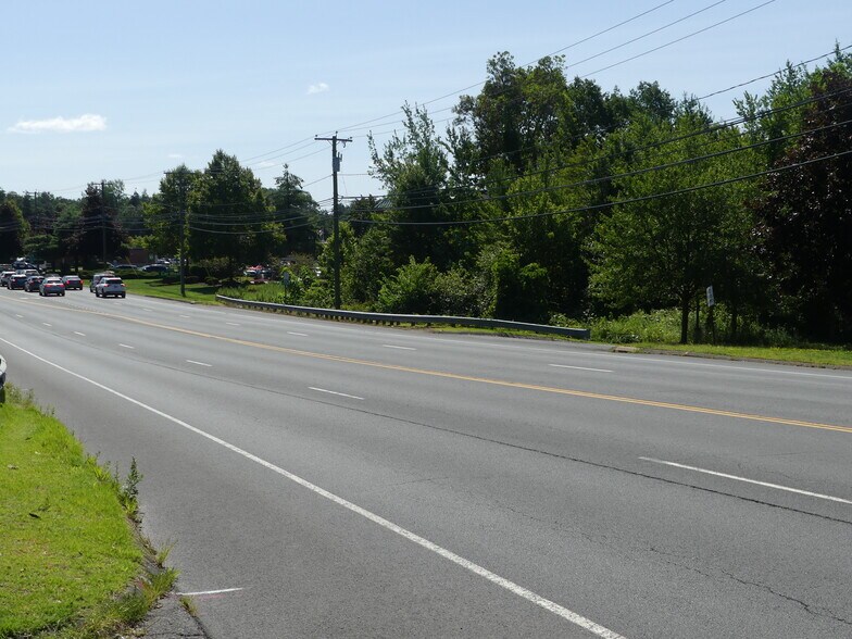 More Photos Of 275-279 W Main St, Avon General Retail For Lease