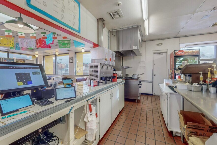 More Photos Of 2130-2301 Chelwood Park Blvd NE, Albuquerque Fast Food For Lease