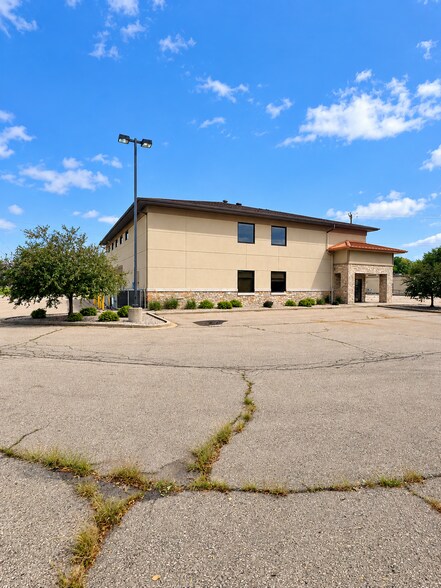 More Photos Of 310 Ohio St, Oshkosh Office For Sale