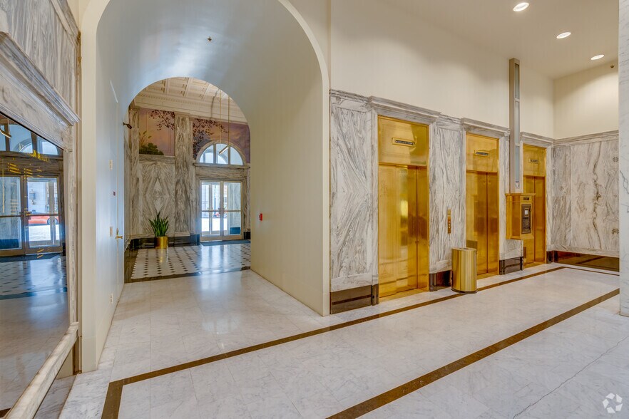 More Photos Of 321 S Boston Ave, Tulsa Office For Lease