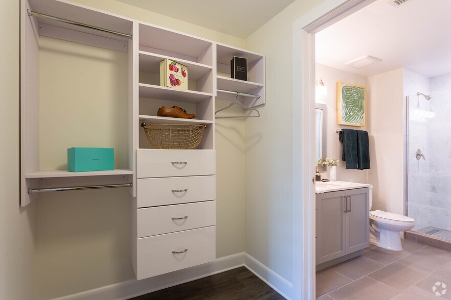 More Photos Of 880 W Peachtree St NW, Atlanta Apartments For Lease