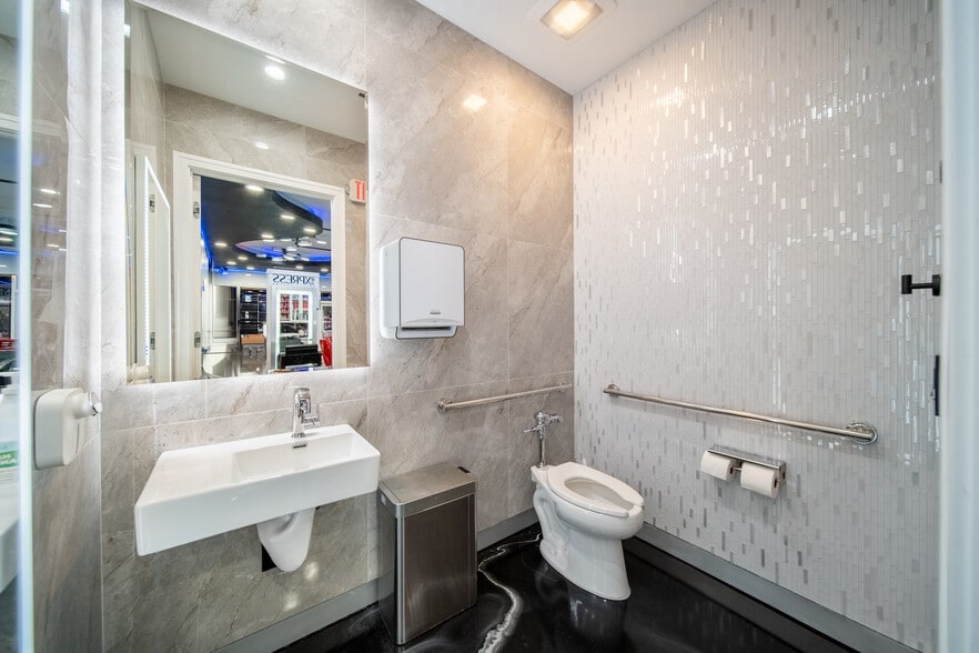 More Photos Of 1060 SW Bayshore Blvd, Port Saint Lucie Storefront Retail Office For Sale