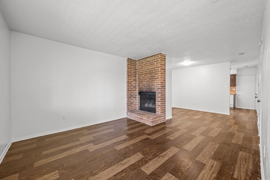 More Photos Of 6913 Wentworth Dr, Austin Multifamily For Sale