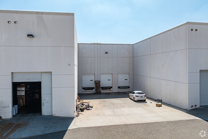 More Photos Of 1306 Palomares St, La Verne Warehouse For Lease