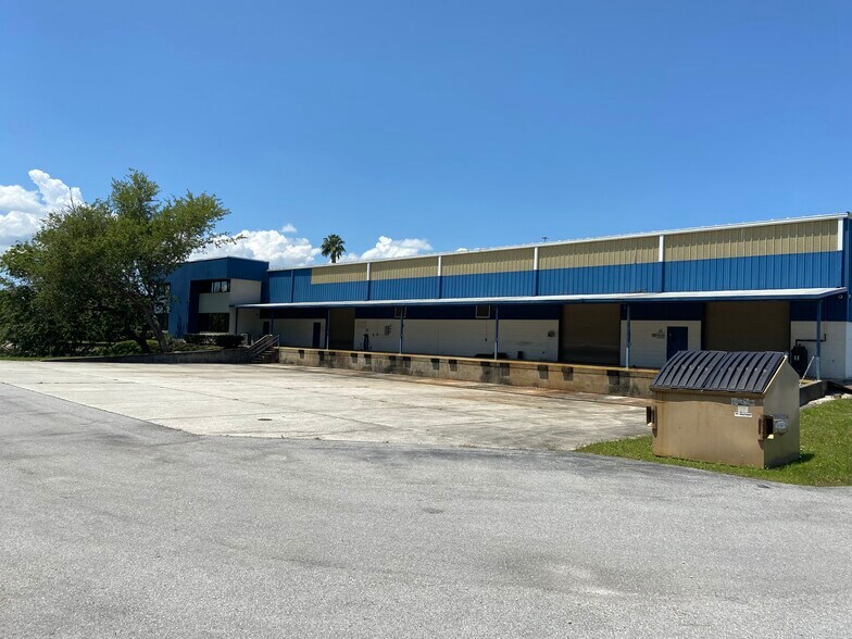 More Photos Of 1615 N 118th Ave, Saint Petersburg Flex For Lease