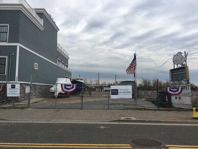 More Photos Of 405 Woodcleft Ave, Freeport Land For Sale