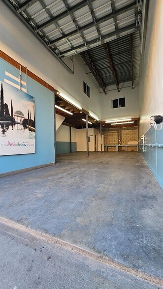More Photos Of 1723-1745 W 37th St, Hialeah Showroom For Sale