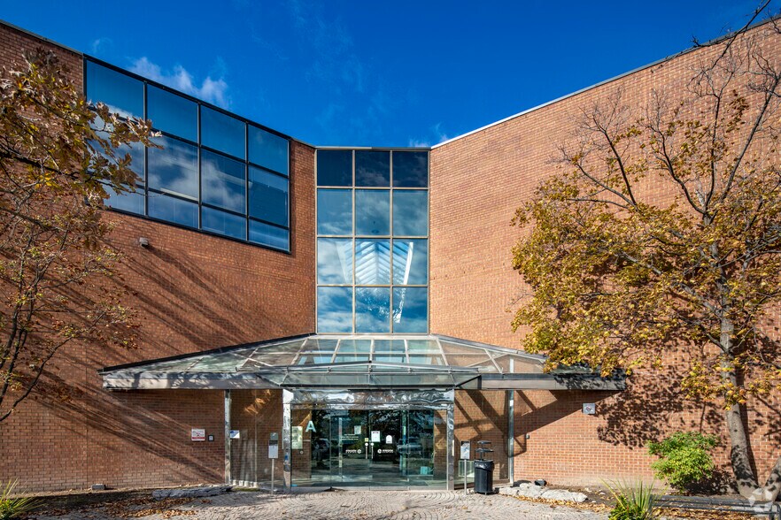 More Photos Of 1550 Enterprise Rd, Mississauga Office For Sale