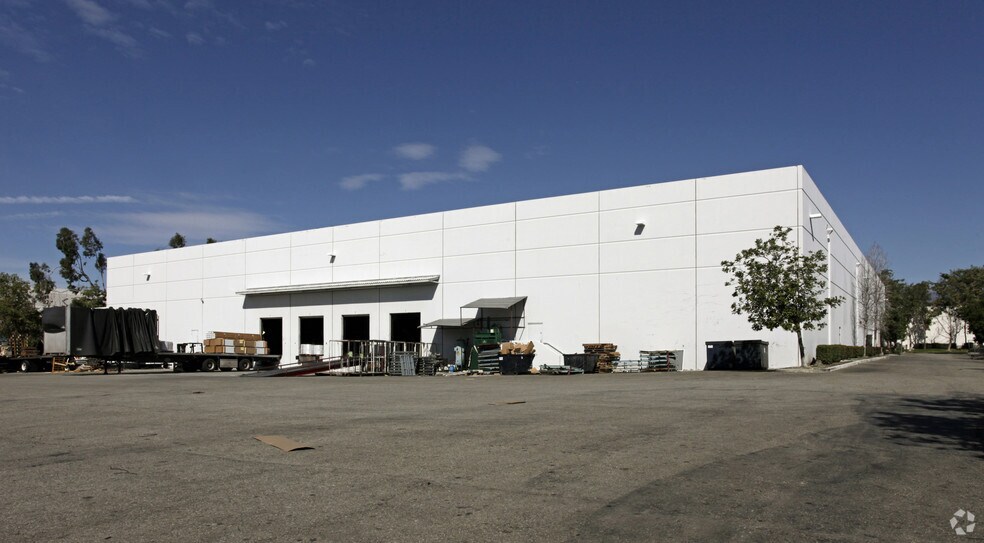 More Photos Of 13611 Santa Ana Ave, Fontana Warehouse For Lease