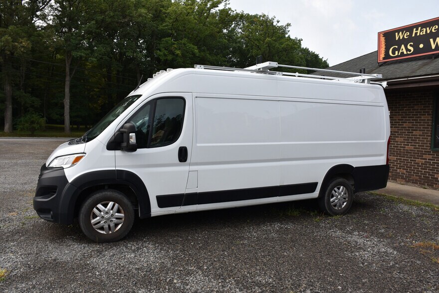 More Photos Of 17275 Shreve Run Rd, Pleasantville General Retail For Sale